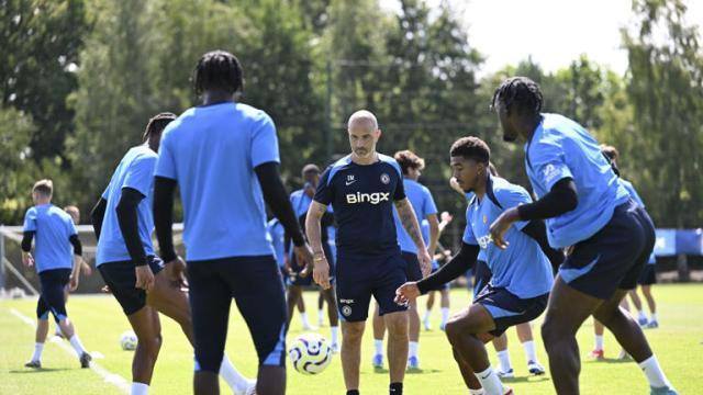 开云平台-卡拉格：切尔西不应再买人 球员们也不应再加入