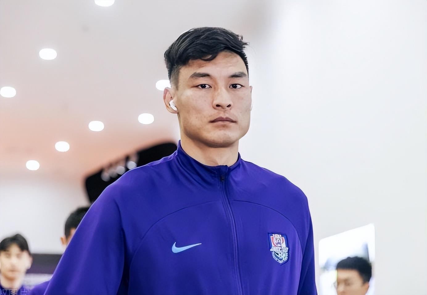 开云官网-韩鹏飞已跟着蓉城冬训，为何网传他要回到津门虎，背后原因找到了