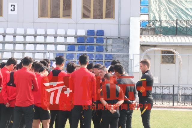 开云官网-国青恢复训练情绪不错 安东尼奥全程训练开放