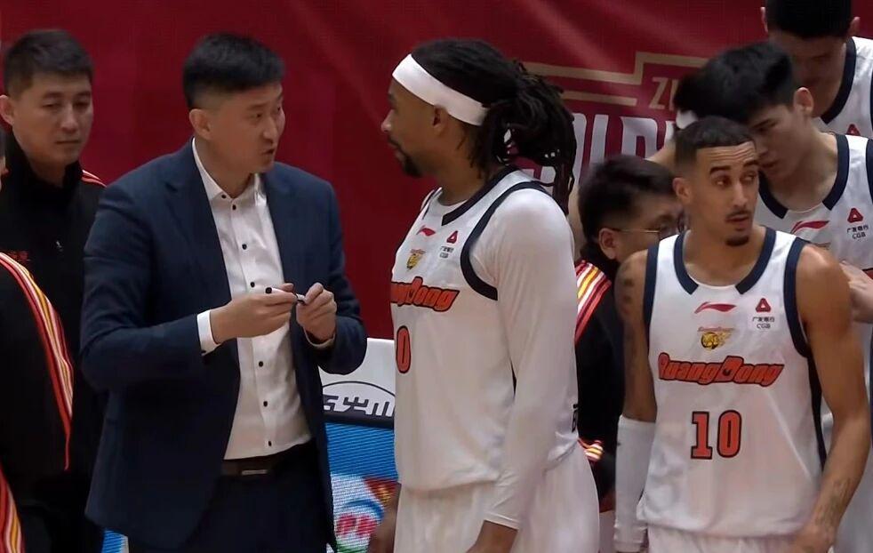 开云官网-央视直播！广东男篮再战上海，三国手缺阵内线劣势明显，凶多吉少