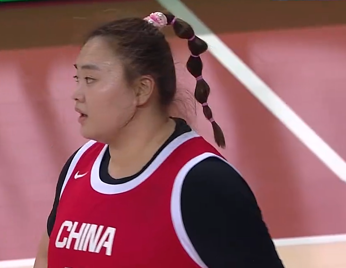 开云平台-6投1中，得2分！女篮顶级中锋连续低迷，球迷：不如刘禹彤